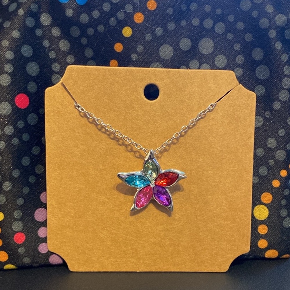 💟 🆕 Flower Necklace!!! Brand NEW!!!